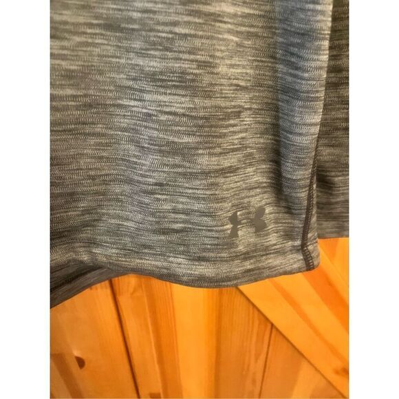 Under Armour Heat Gear Loose Fit Long Sleeve Top size Small gray (4157) - Picture 2 of 5